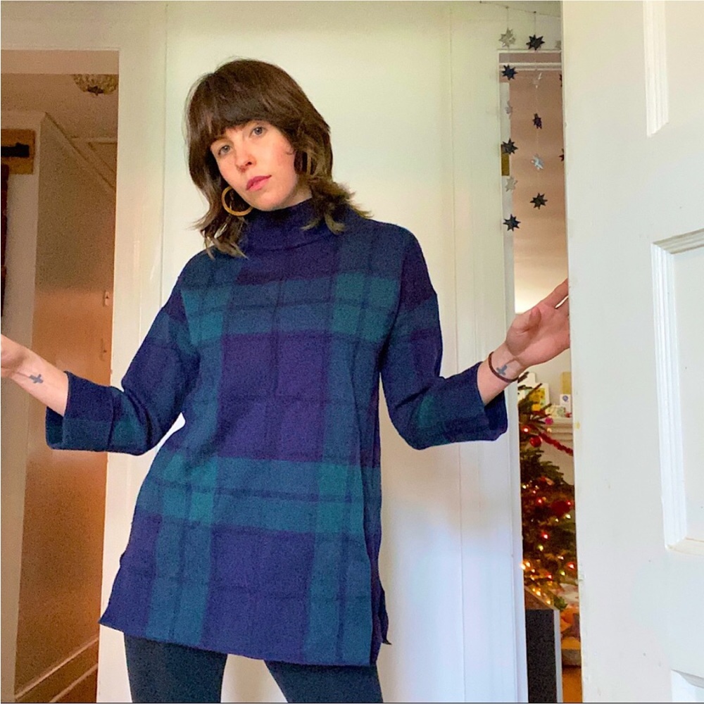 Tahari green and blue plaid tunic sweater